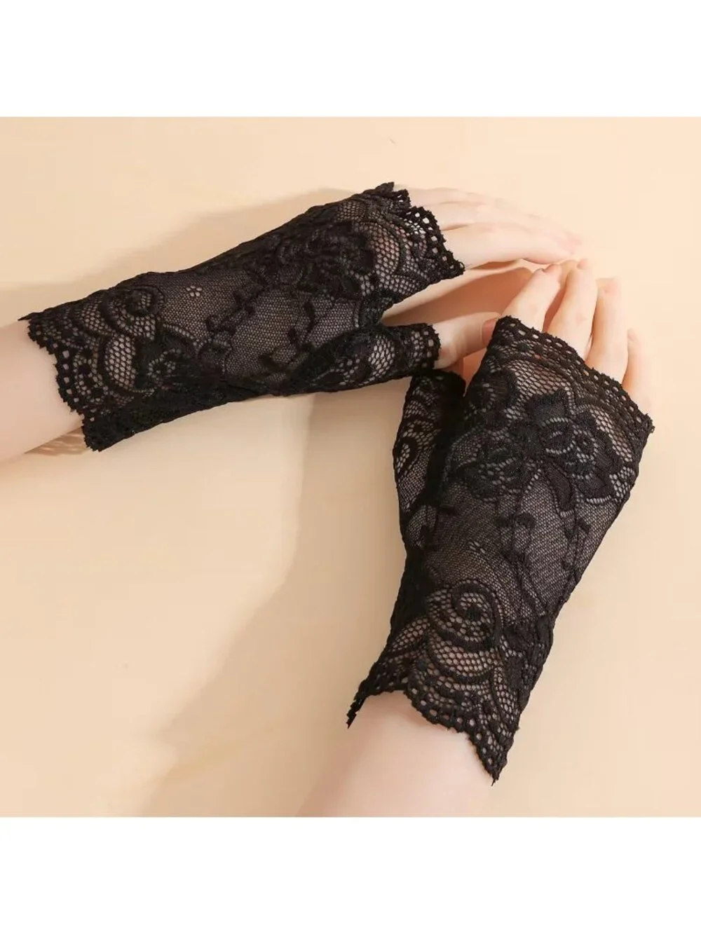 Women's Gothic Lace Fingerless Gloves & Velvet Choker Halloween Set